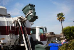 Truck Lifting Waste Bin